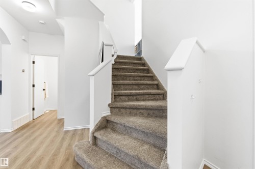 582 Glenwright Crescent, Edmonton, AB - Indoor Photo Showing Other Room