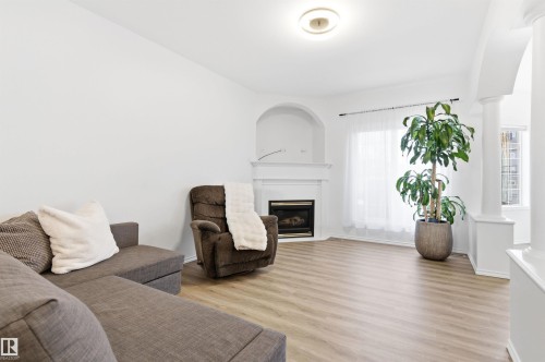 582 Glenwright Crescent, Edmonton, AB - Indoor Photo Showing Living Room With Fireplace