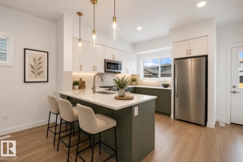 123 Sereno Lane, Fort Saskatchewan, AB - Indoor Photo Showing Kitchen With Upgraded Kitchen