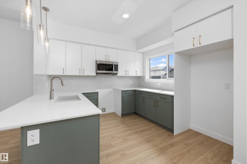123 Sereno Lane, Fort Saskatchewan, AB - Indoor Photo Showing Kitchen