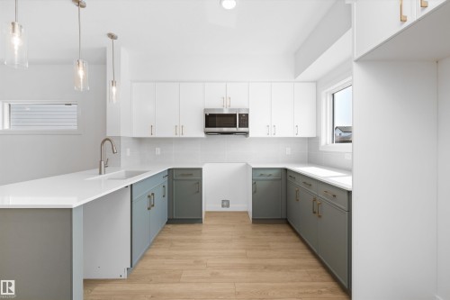 123 Sereno Lane, Fort Saskatchewan, AB - Indoor Photo Showing Kitchen