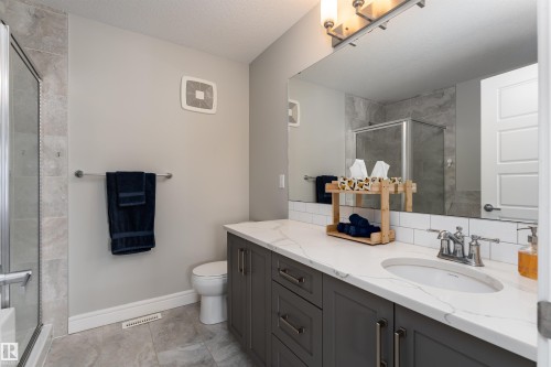 6741 Elston Lane, Edmonton, AB - Indoor Photo Showing Bathroom