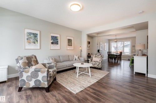 6741 Elston Lane, Edmonton, AB - Indoor Photo Showing Living Room