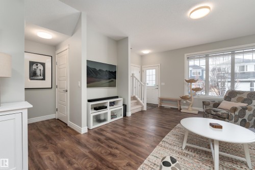 6741 Elston Lane, Edmonton, AB - Indoor Photo Showing Living Room
