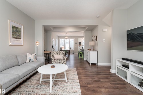 6741 Elston Lane, Edmonton, AB - Indoor Photo Showing Living Room