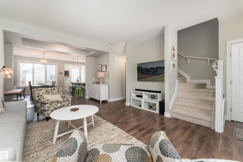 6741 Elston Lane, Edmonton, AB - Indoor Photo Showing Living Room