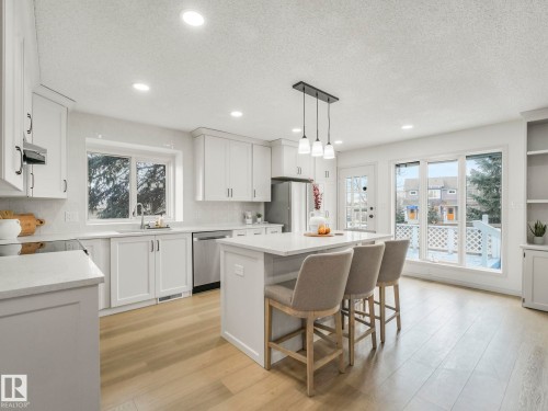 200 Burton Road, Edmonton, AB - Indoor Photo Showing Kitchen With Upgraded Kitchen