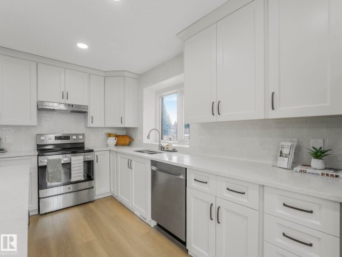 200 Burton Road, Edmonton, AB - Indoor Photo Showing Kitchen