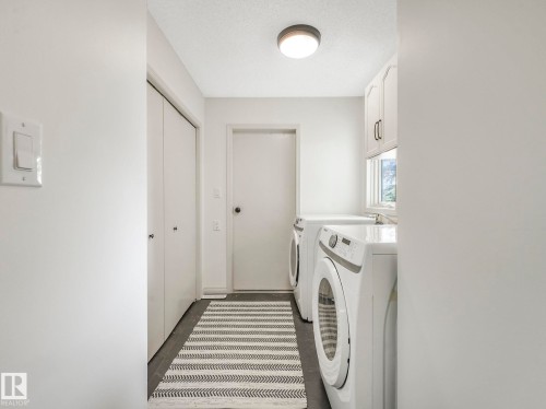 200 Burton Road, Edmonton, AB - Indoor Photo Showing Laundry Room