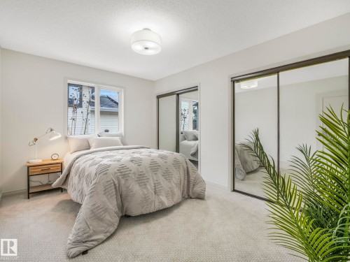 200 Burton Road, Edmonton, AB - Indoor Photo Showing Bedroom