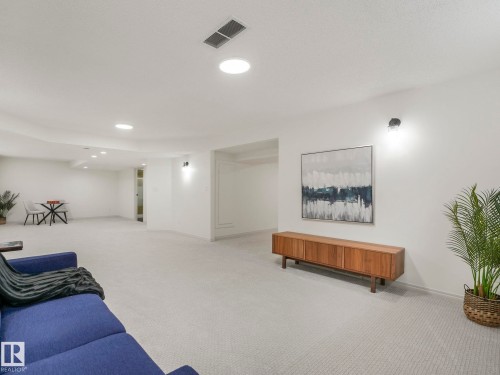 200 Burton Road, Edmonton, AB - Indoor