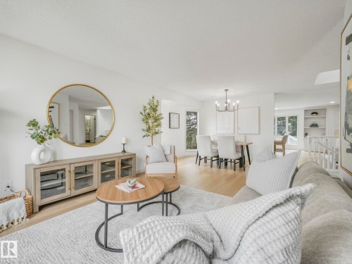 200 Burton Road, Edmonton, AB - Indoor Photo Showing Living Room