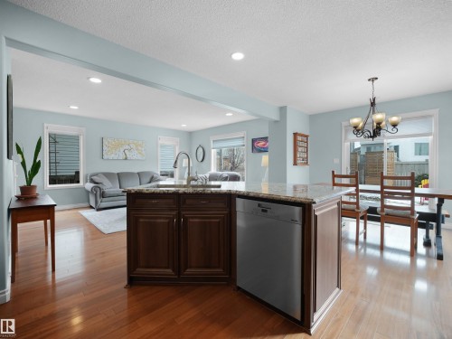 1567 37C Avenue, Edmonton, AB - Indoor Photo Showing Kitchen