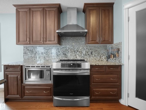 1567 37C Avenue, Edmonton, AB - Indoor Photo Showing Kitchen