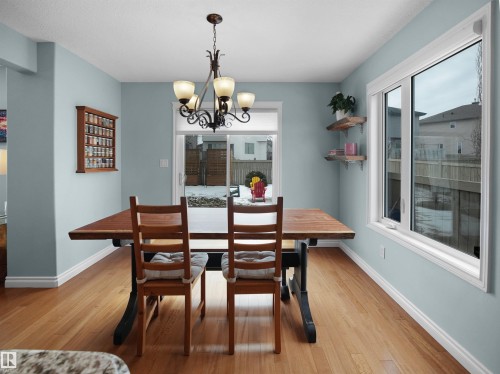 1567 37C Avenue, Edmonton, AB - Indoor Photo Showing Dining Room