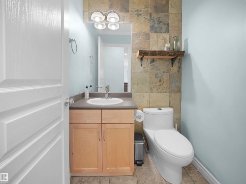 1567 37C Avenue, Edmonton, AB - Indoor Photo Showing Bathroom