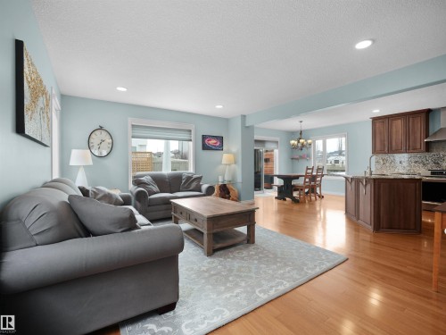 1567 37C Avenue, Edmonton, AB - Indoor Photo Showing Living Room