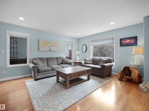 1567 37C Avenue, Edmonton, AB - Indoor Photo Showing Living Room