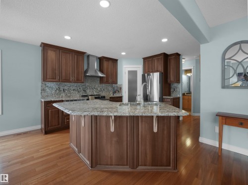 1567 37C Avenue, Edmonton, AB - Indoor Photo Showing Kitchen With Upgraded Kitchen