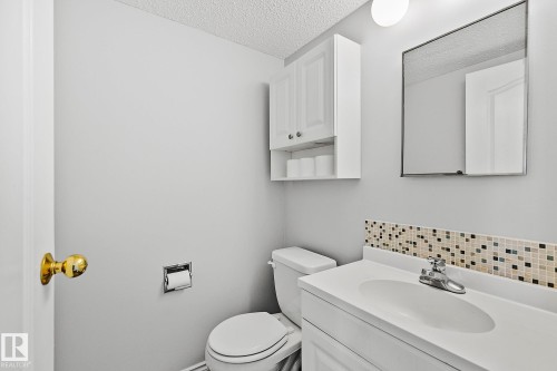 11365 22 Avenue, Edmonton, AB - Indoor Photo Showing Bathroom