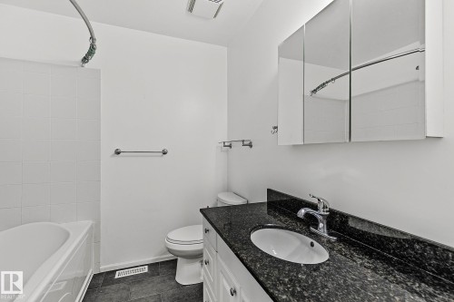 11365 22 Avenue, Edmonton, AB - Indoor Photo Showing Bathroom
