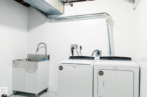 11365 22 Avenue, Edmonton, AB - Indoor Photo Showing Laundry Room