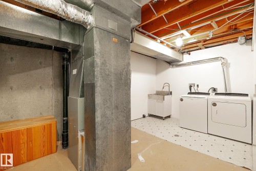 11365 22 Avenue, Edmonton, AB - Indoor Photo Showing Laundry Room