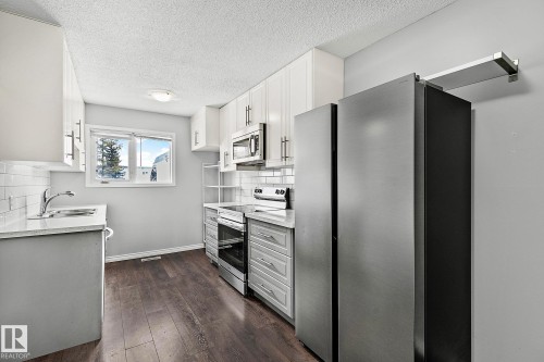 11365 22 Avenue, Edmonton, AB - Indoor Photo Showing Kitchen