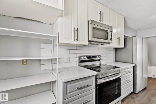 11365 22 Avenue, Edmonton, AB - Indoor Photo Showing Kitchen