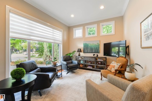 310 Caldwell Close, Edmonton, AB - Indoor Photo Showing Living Room