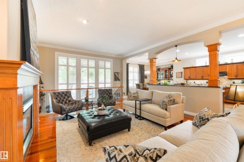 310 Caldwell Close, Edmonton, AB - Indoor Photo Showing Living Room