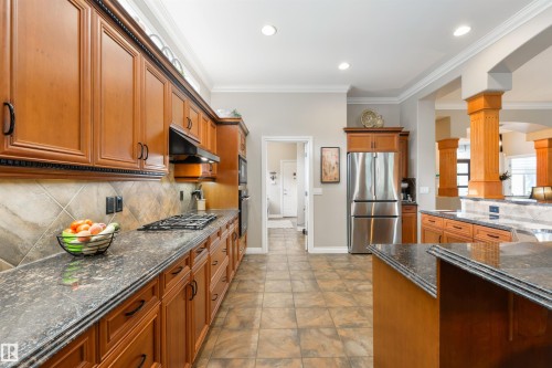 310 Caldwell Close, Edmonton, AB - Indoor Photo Showing Kitchen