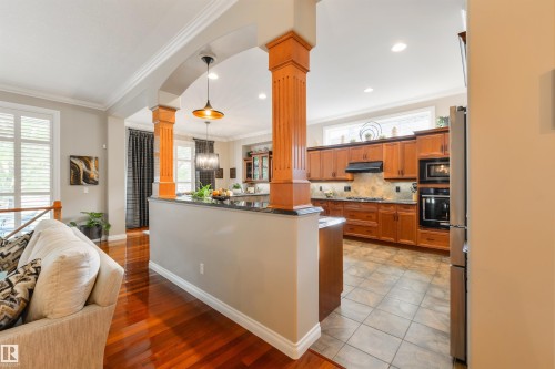 310 Caldwell Close, Edmonton, AB - Indoor Photo Showing Kitchen