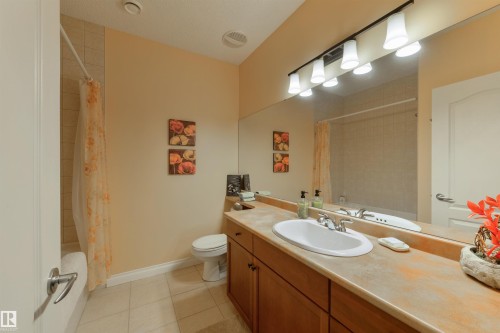 310 Caldwell Close, Edmonton, AB - Indoor Photo Showing Bathroom