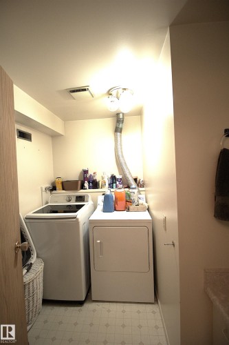 9347 175 Avenue, Edmonton, AB - Indoor Photo Showing Laundry Room