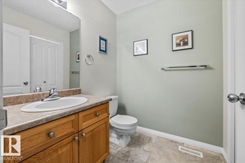 520 Wiseman Lane, Edmonton, AB - Indoor Photo Showing Bathroom