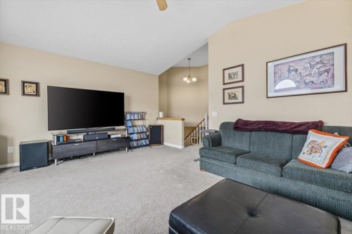 520 Wiseman Lane, Edmonton, AB - Indoor Photo Showing Living Room