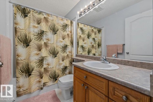 520 Wiseman Lane, Edmonton, AB - Indoor Photo Showing Bathroom