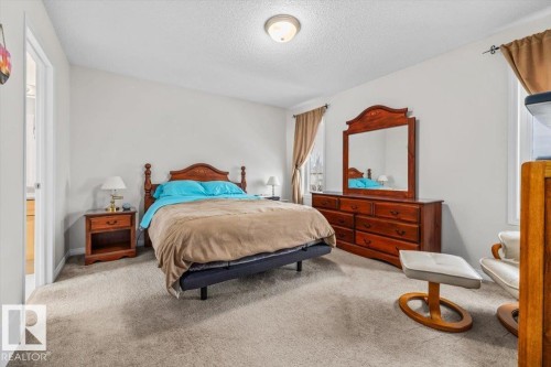 520 Wiseman Lane, Edmonton, AB - Indoor Photo Showing Bedroom