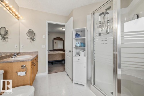 520 Wiseman Lane, Edmonton, AB - Indoor Photo Showing Bathroom
