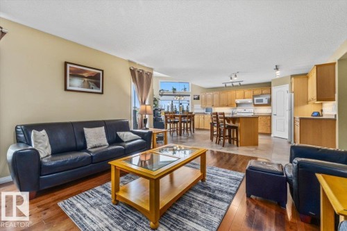 520 Wiseman Lane, Edmonton, AB - Indoor Photo Showing Living Room