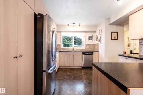 71 Forest Grove, St. Albert, AB - Indoor Photo Showing Kitchen