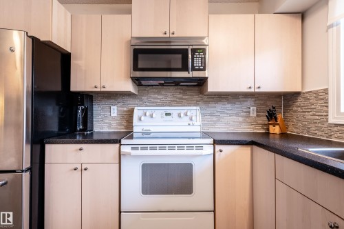 71 Forest Grove, St. Albert, AB - Indoor Photo Showing Kitchen