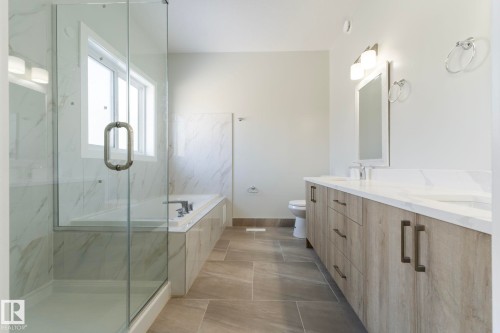 5736 176 Avenue, Edmonton, AB - Indoor Photo Showing Bathroom
