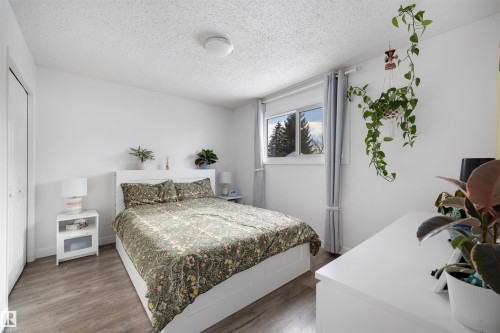 107 Warwick Road, Edmonton, AB - Indoor Photo Showing Bedroom