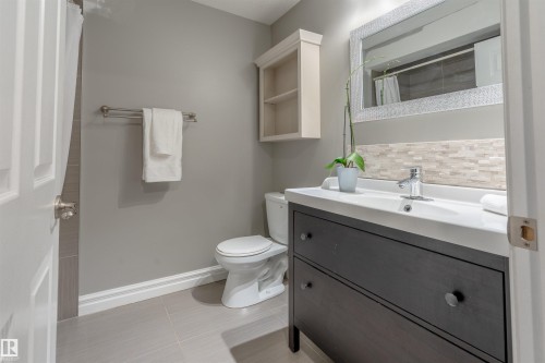 12846 122 Street, Edmonton, AB - Indoor Photo Showing Bathroom