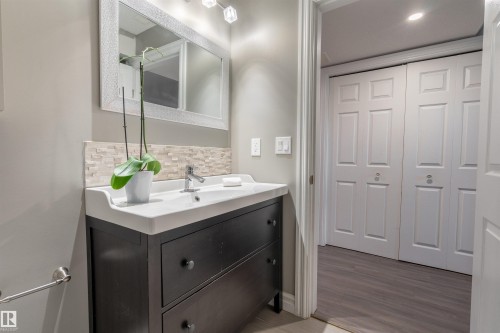 12846 122 Street, Edmonton, AB - Indoor Photo Showing Bathroom