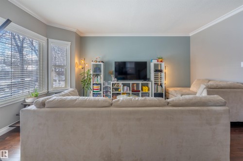 12846 122 Street, Edmonton, AB - Indoor Photo Showing Living Room