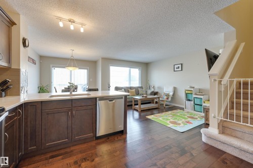 1426 152 Avenue, Edmonton, AB - Indoor Photo Showing Kitchen