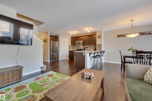 1426 152 Avenue, Edmonton, AB - Indoor Photo Showing Living Room